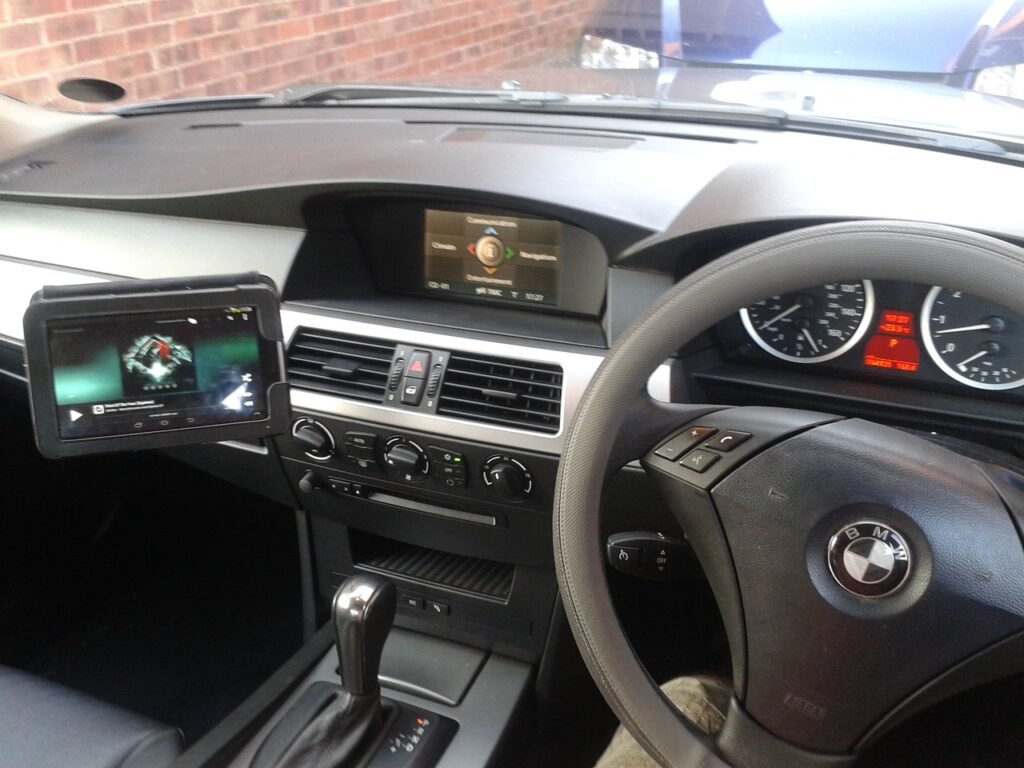 Transmiter samochodowy - co to jest?