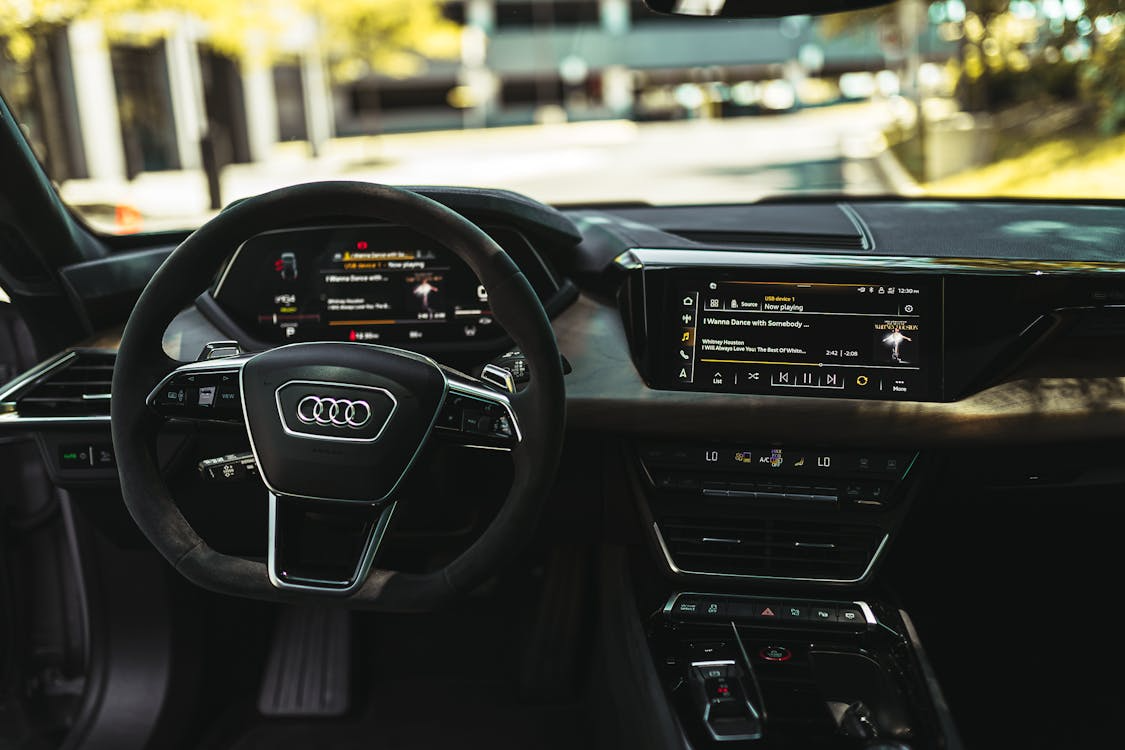 Upgrade dla klasyka – jakie radio do Audi A4 B6 zapewni nowoczesne funkcje?